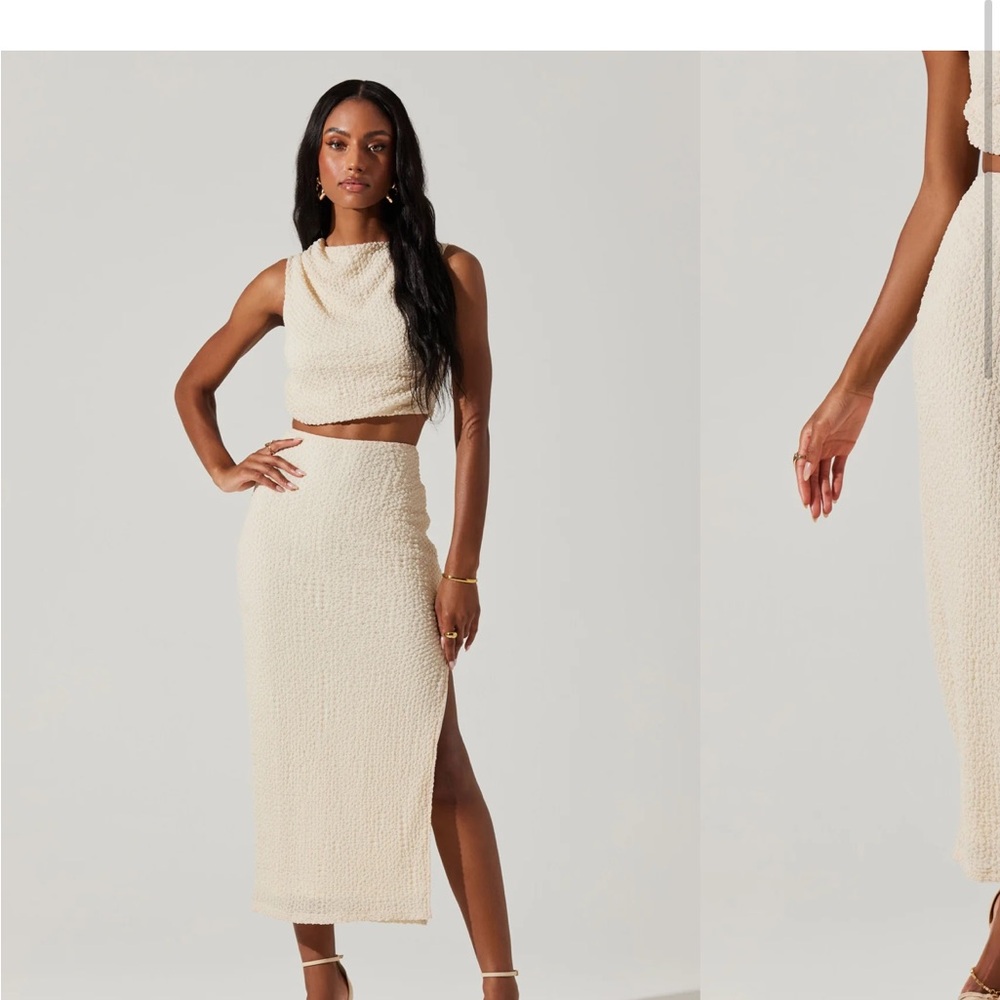 Astr Keely Textured Sleeveless Crop Top